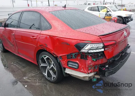 2020 Volkswagen Passat 2.0T R-Line z USA, uszkodzony, nr VIN 1VWMA7A3XLC013225